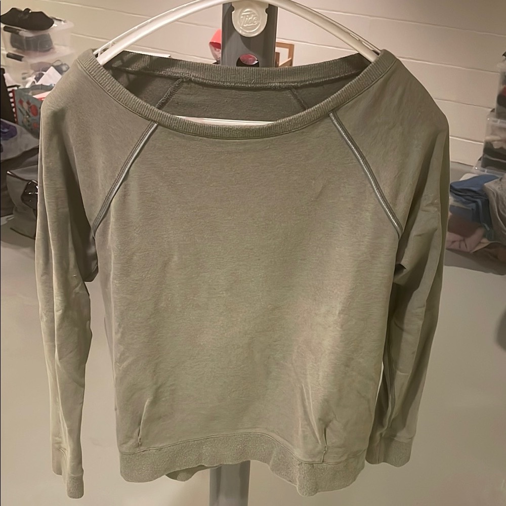 Lululemon women’s green scoop neck sweatshirt